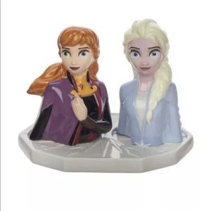 Frozen Ana and Elsa salt and pepper shaker